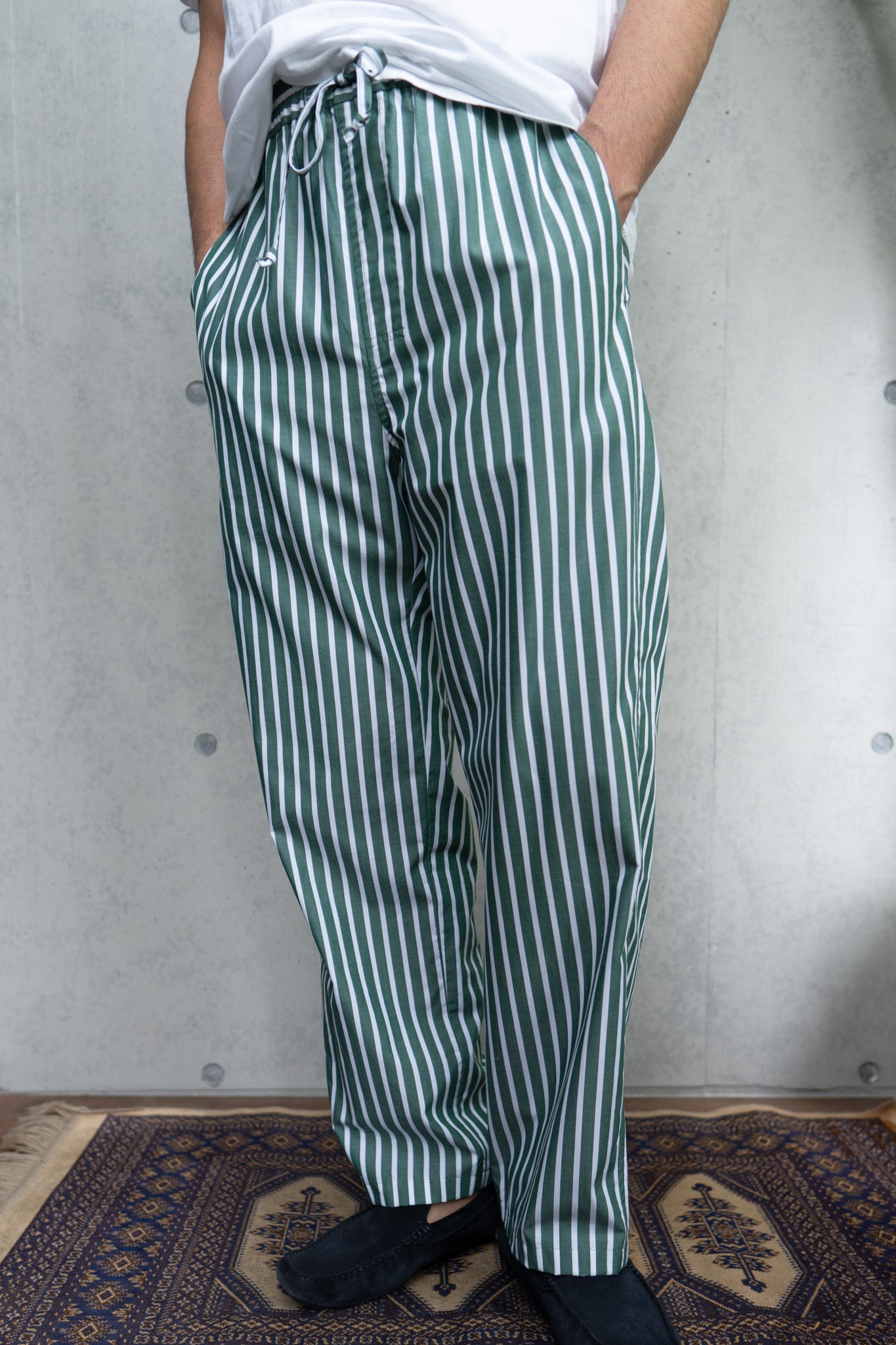 his pants-green stripe