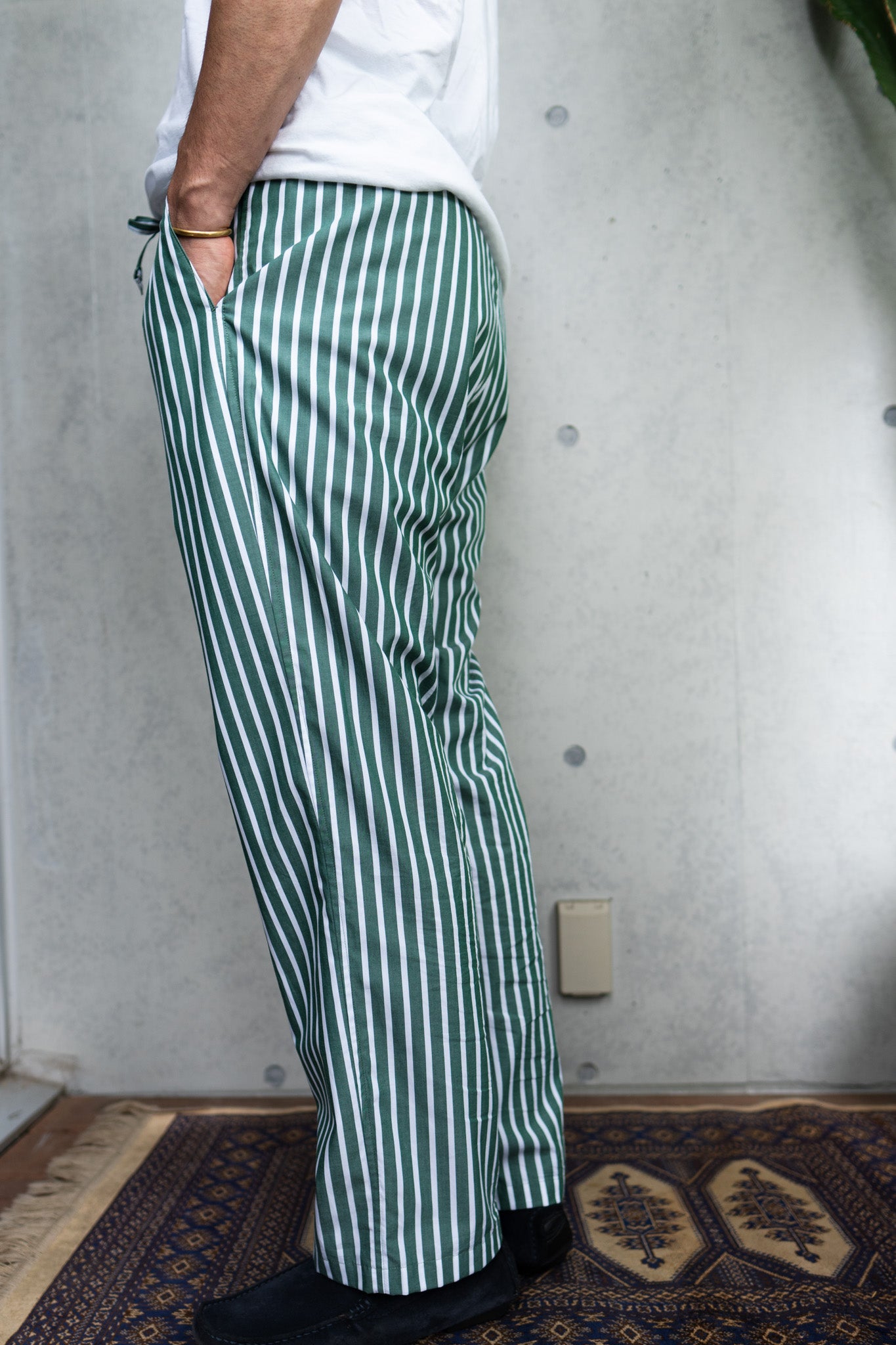 his pants-green stripe