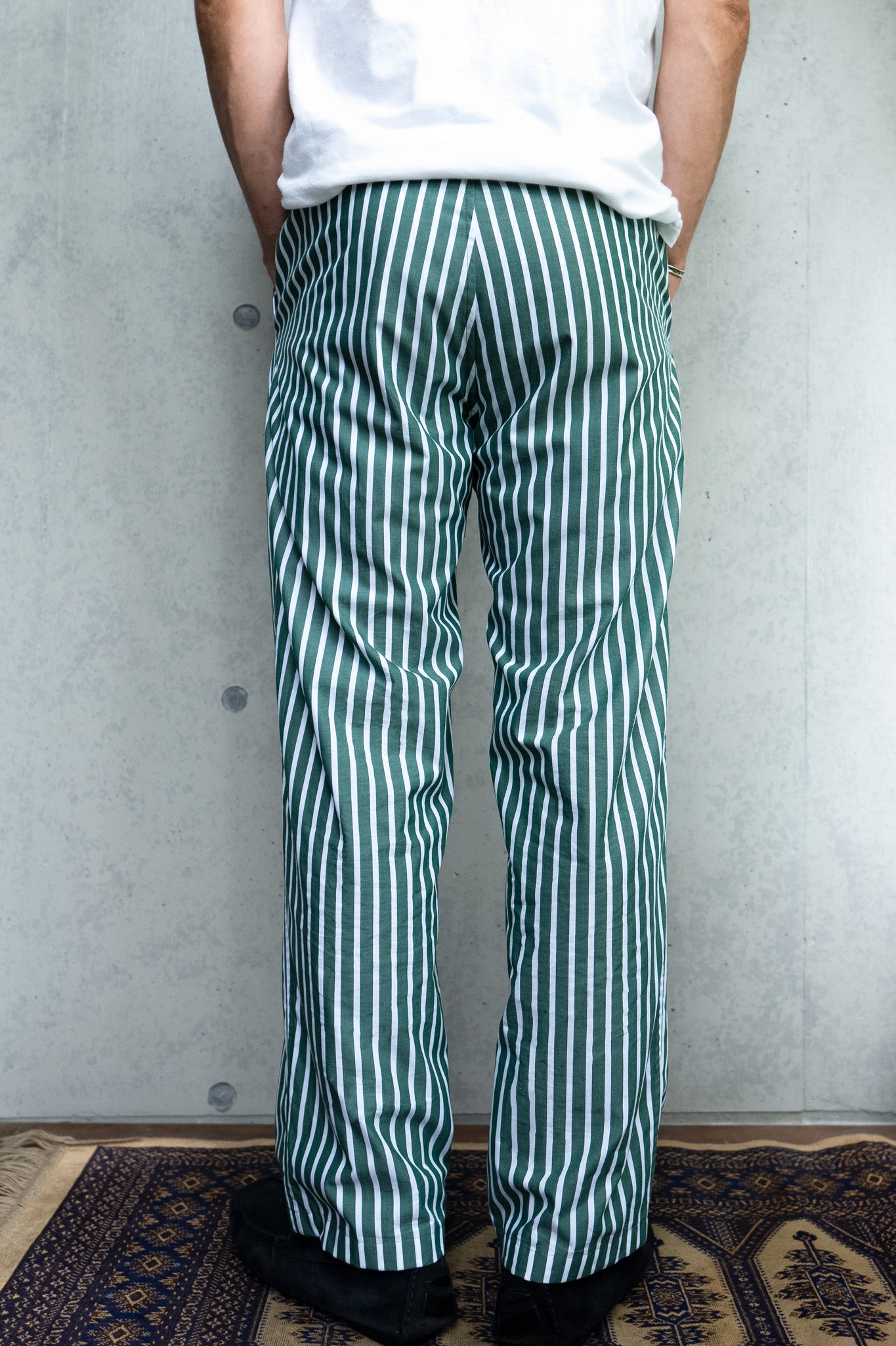 his pants-green stripe