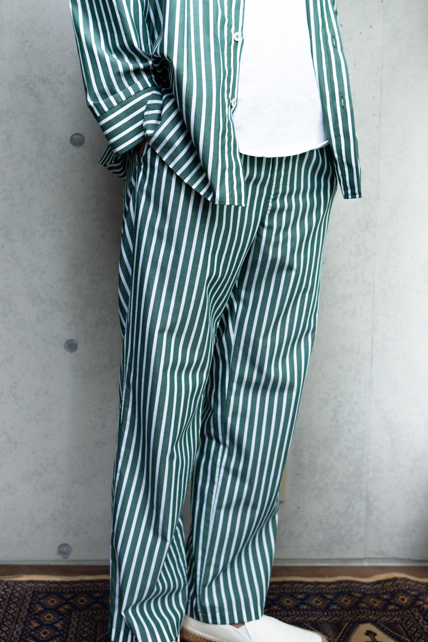 his pants-green stripe