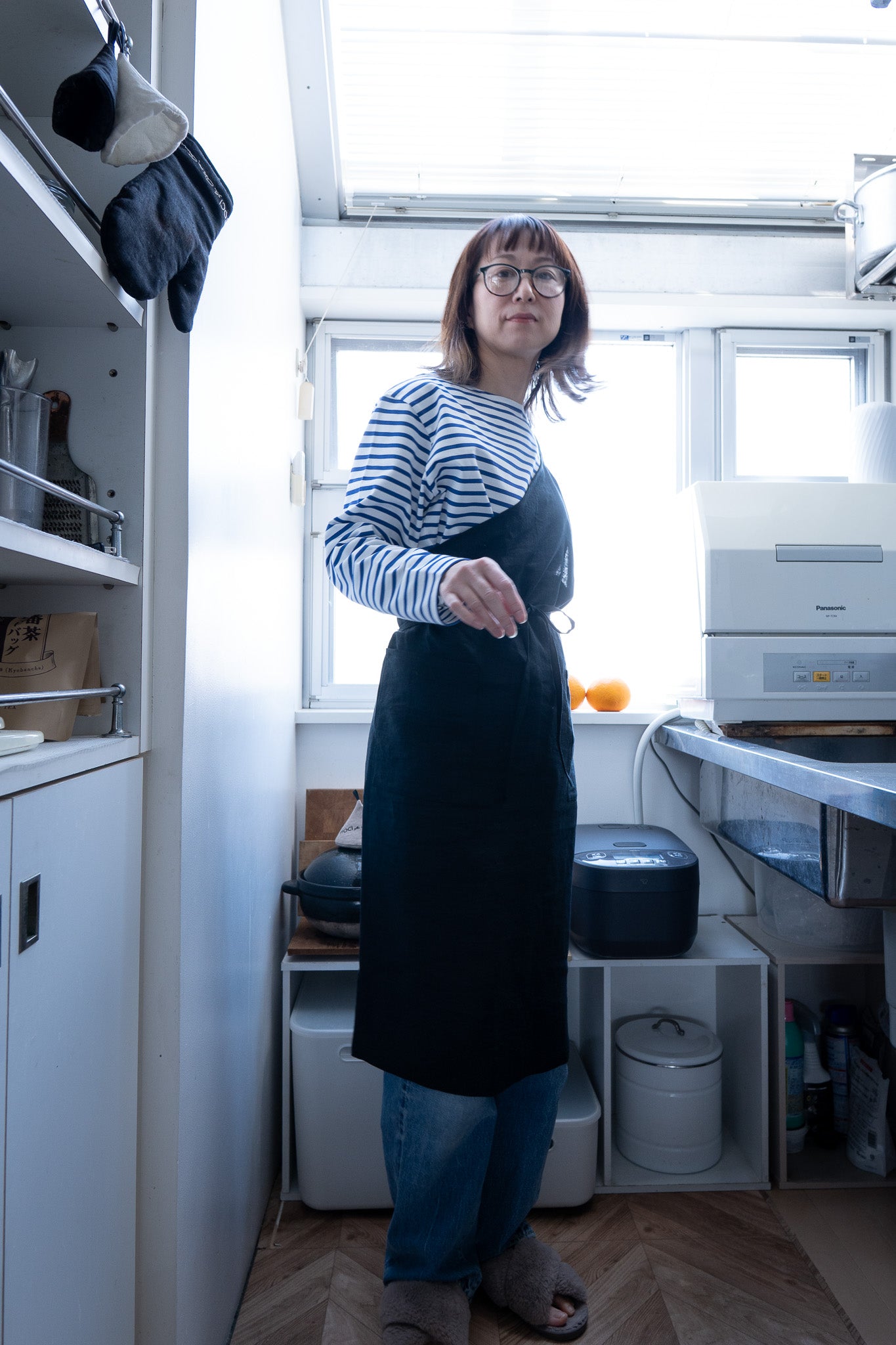 apron-linen-black