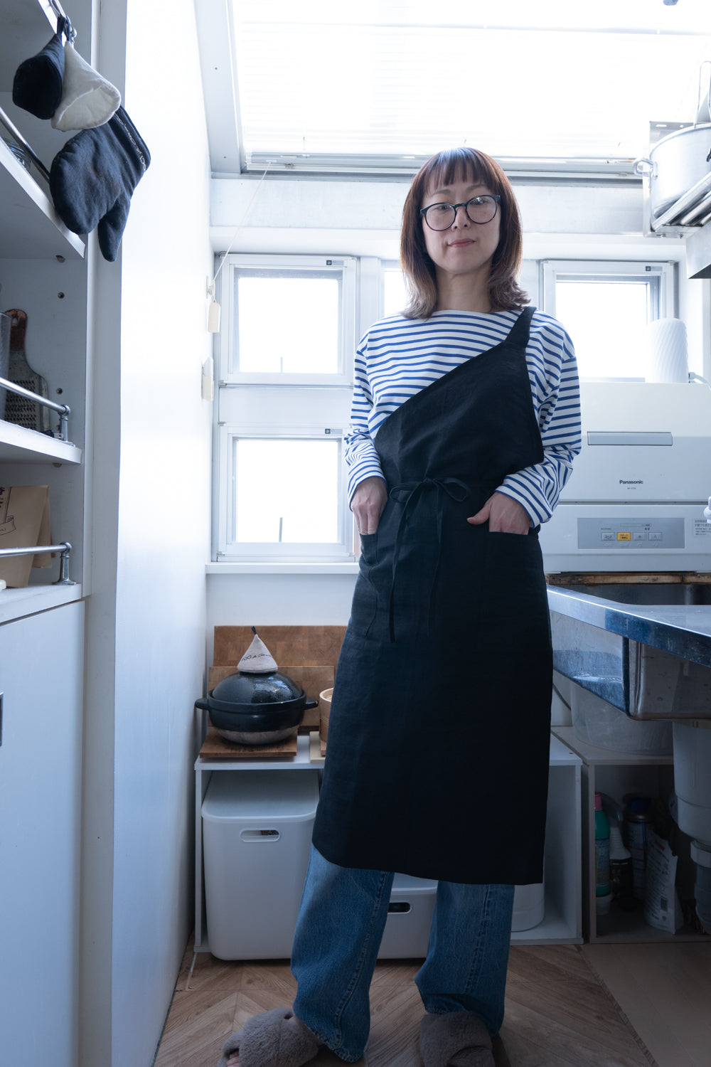 apron-linen-black