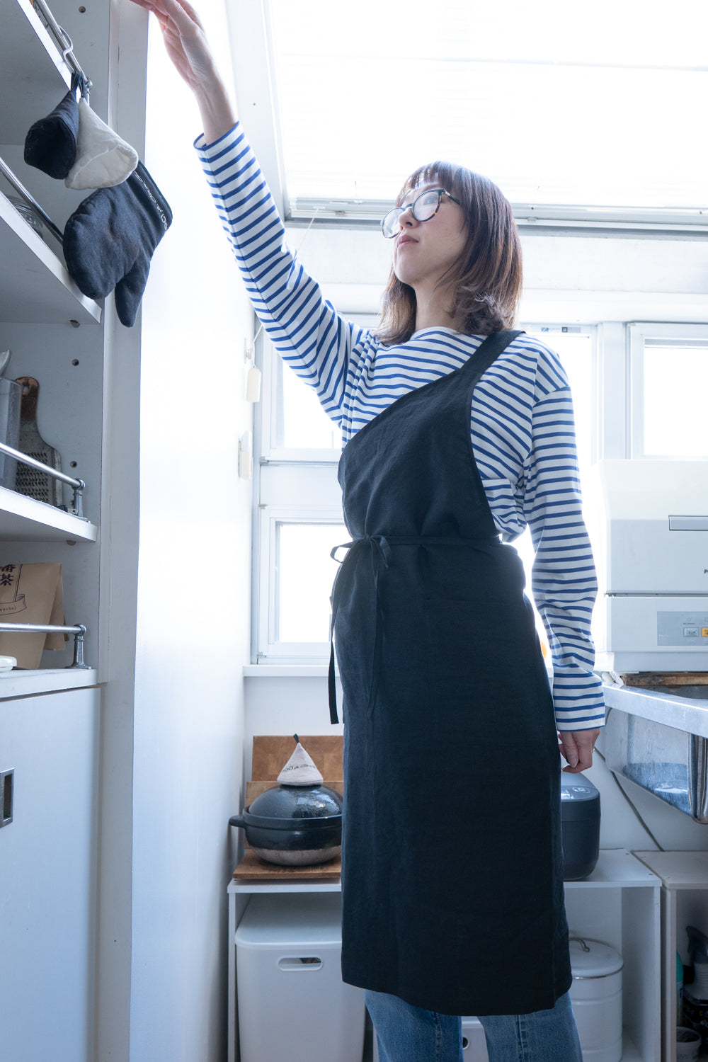 apron-linen-black