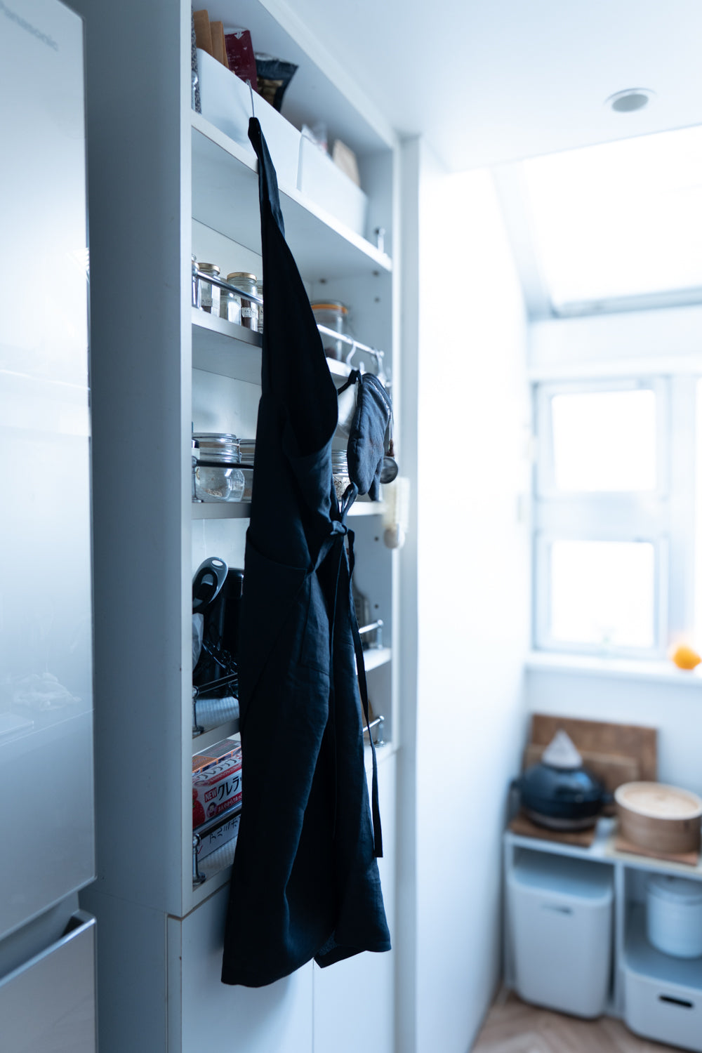 apron-linen-black