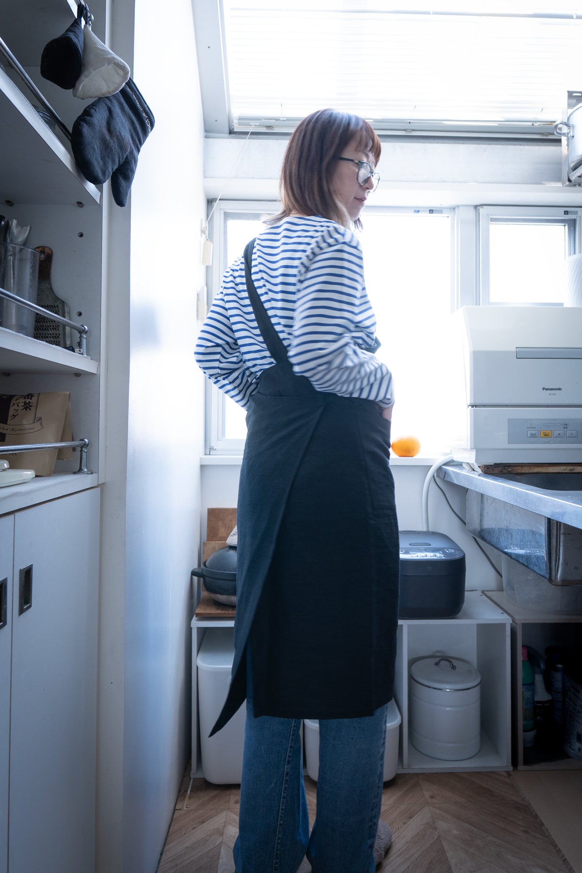 apron-linen-black