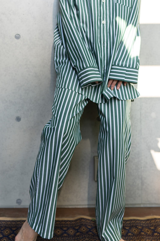 his pants-green stripe