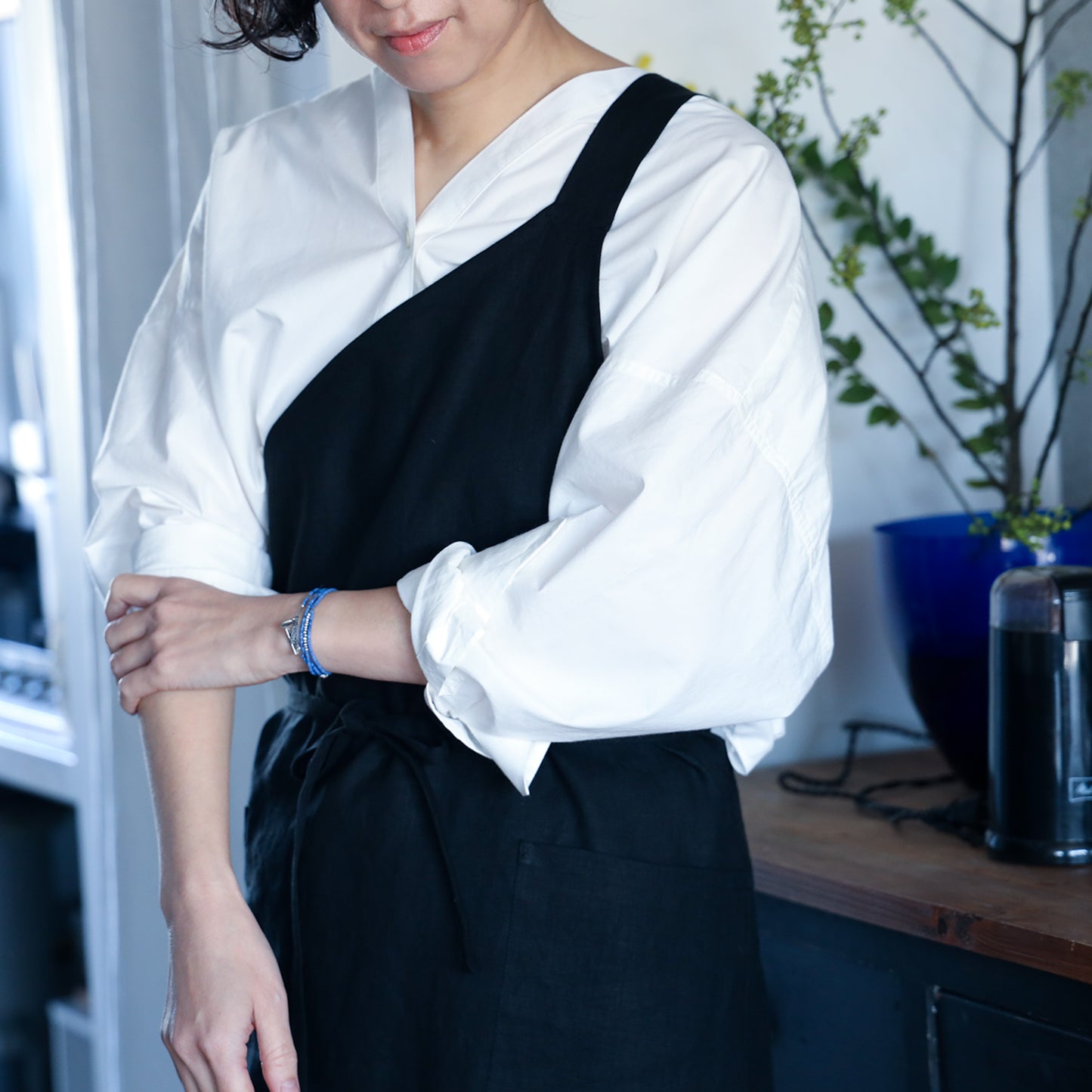 one mile apron-linen kuro