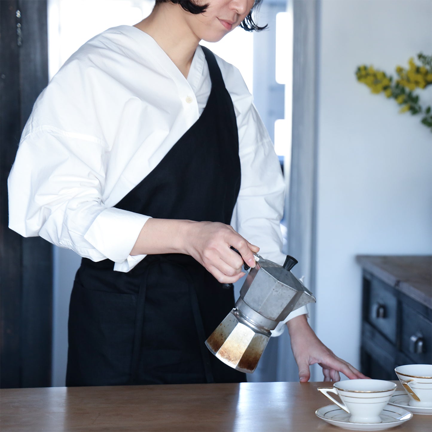 one mile apron-linen kuro